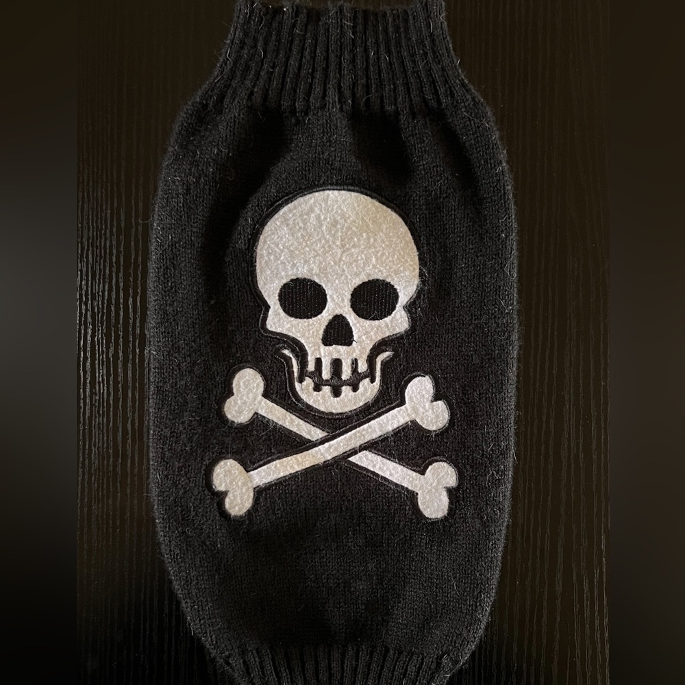 Skull dog sweater!
